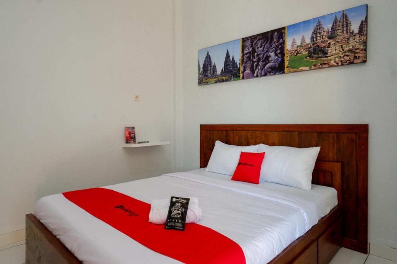 Hotel Reddoorz Near Padang Golf Adisucipto Potrojayan Exterior foto